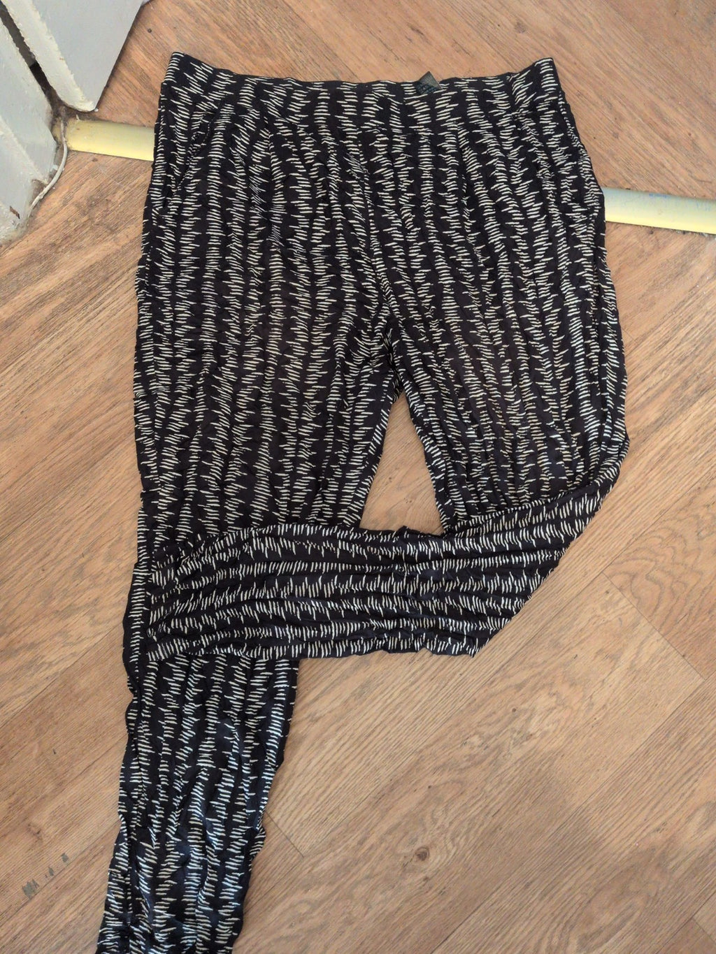 Marks And Spencer 16 Cream And Black Leggings Patterned