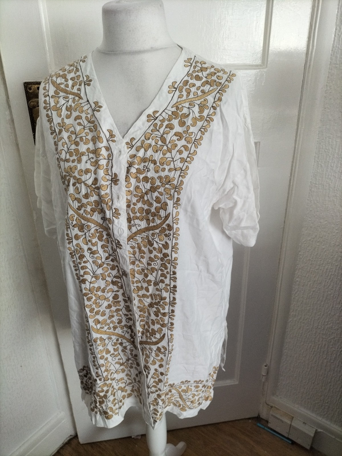 Ladies Java Size M White And Gold Buttoned Blouse