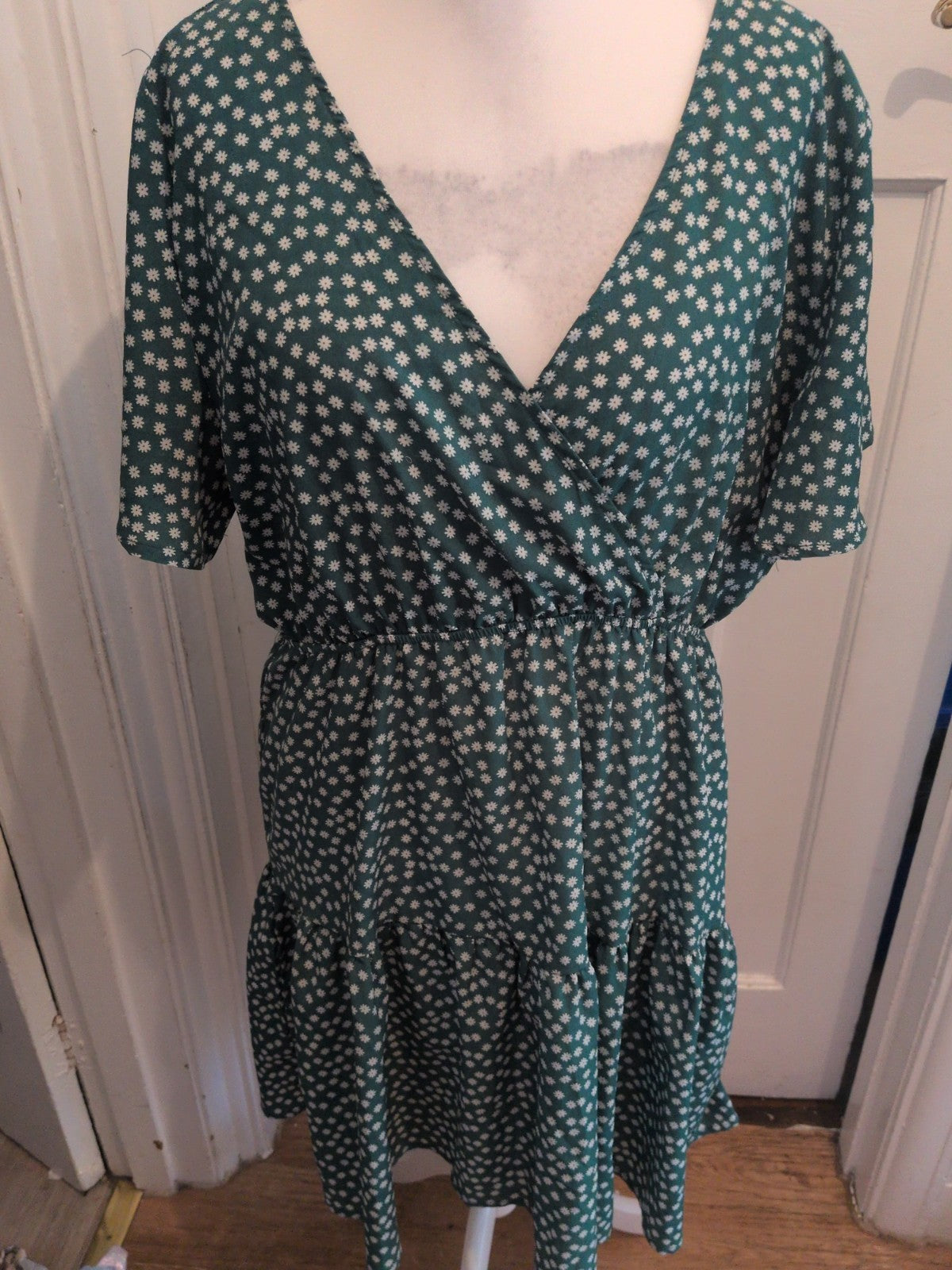 Shein Curve 2XL Green With White V Neck Dress