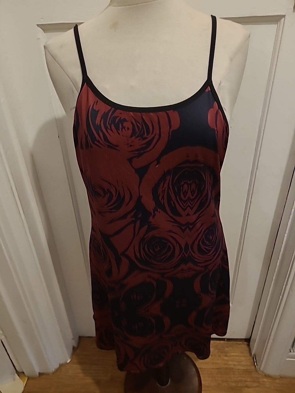 Ladies Size Medium Burgundy Black Floral Sleeveless Night Dress