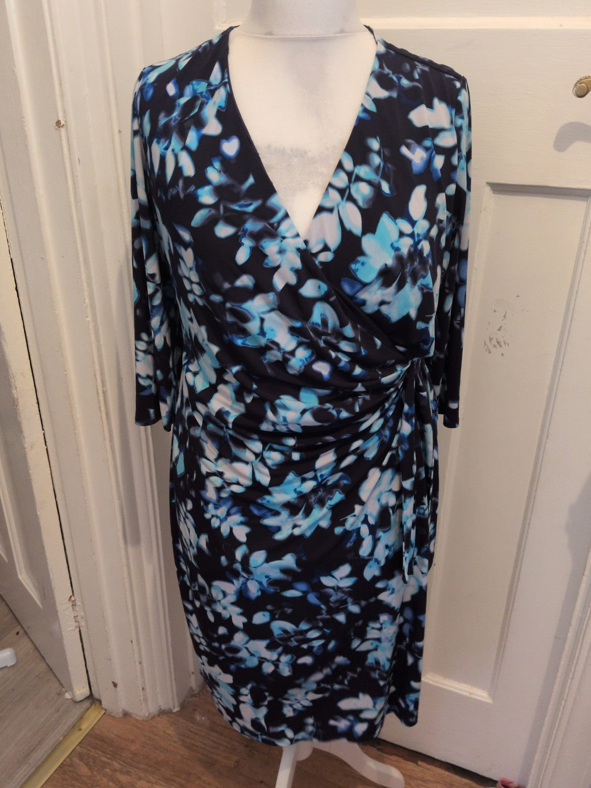Kaliko 18 Navy Blue And White Lined Half Sleeve V Neck Dress Knee Length