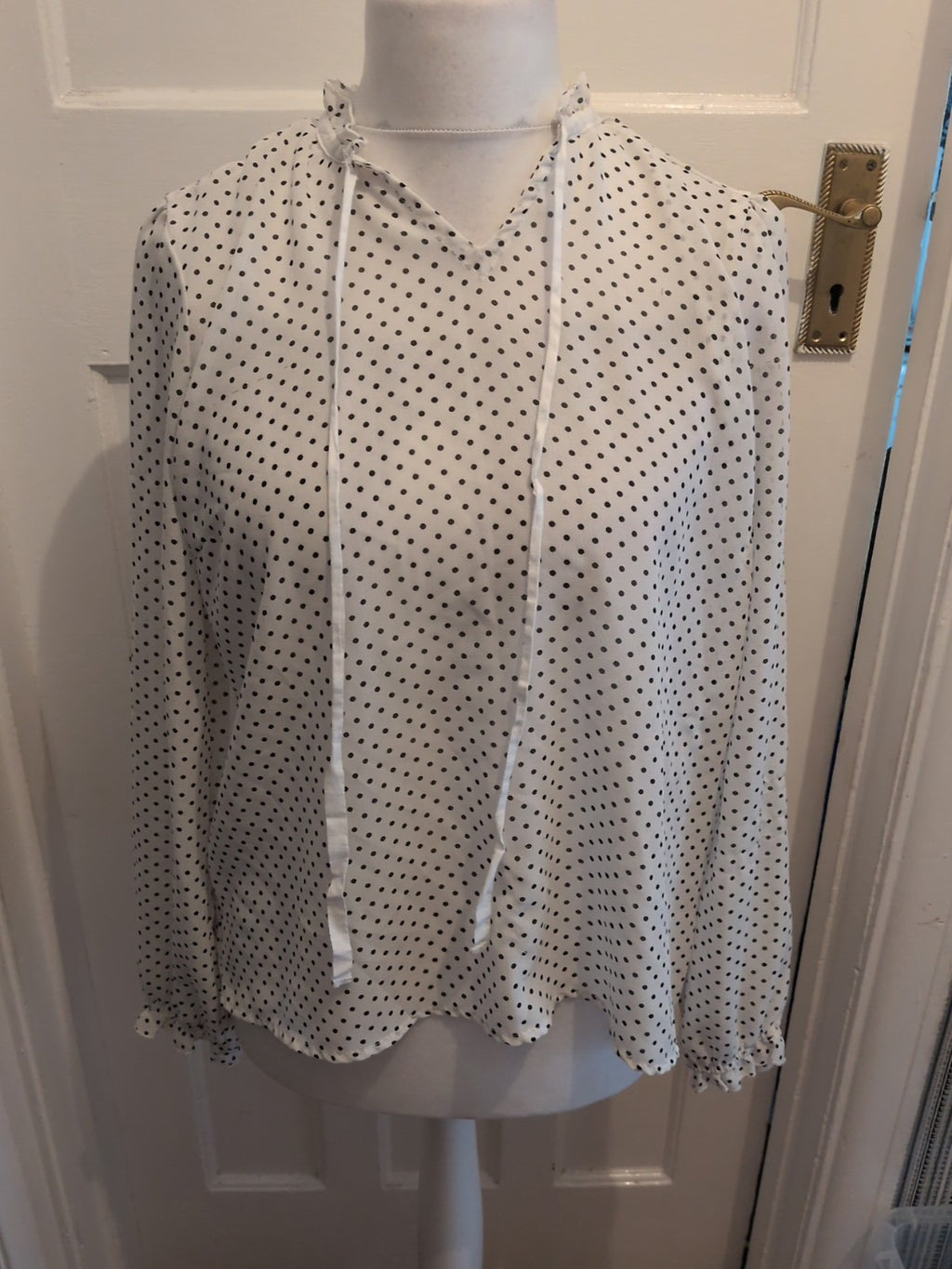 New Look 16 White And Black Spotty Long Sleeve Blouse
