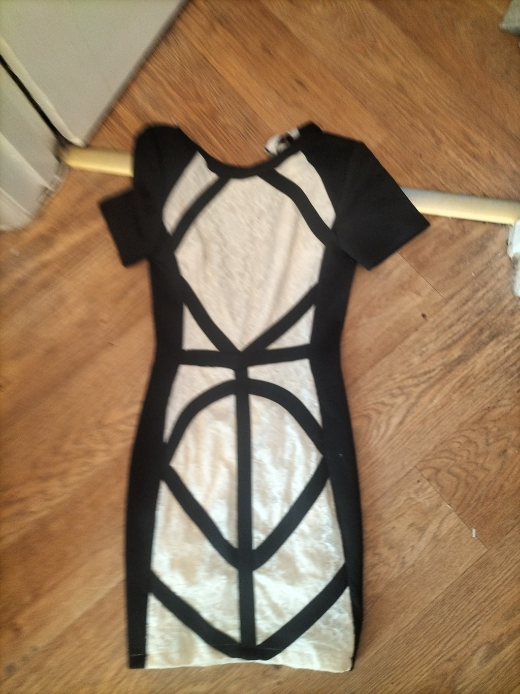 Brand new Ladies Boohoo Size 8 Cream And Black Short Sleeved Dress
