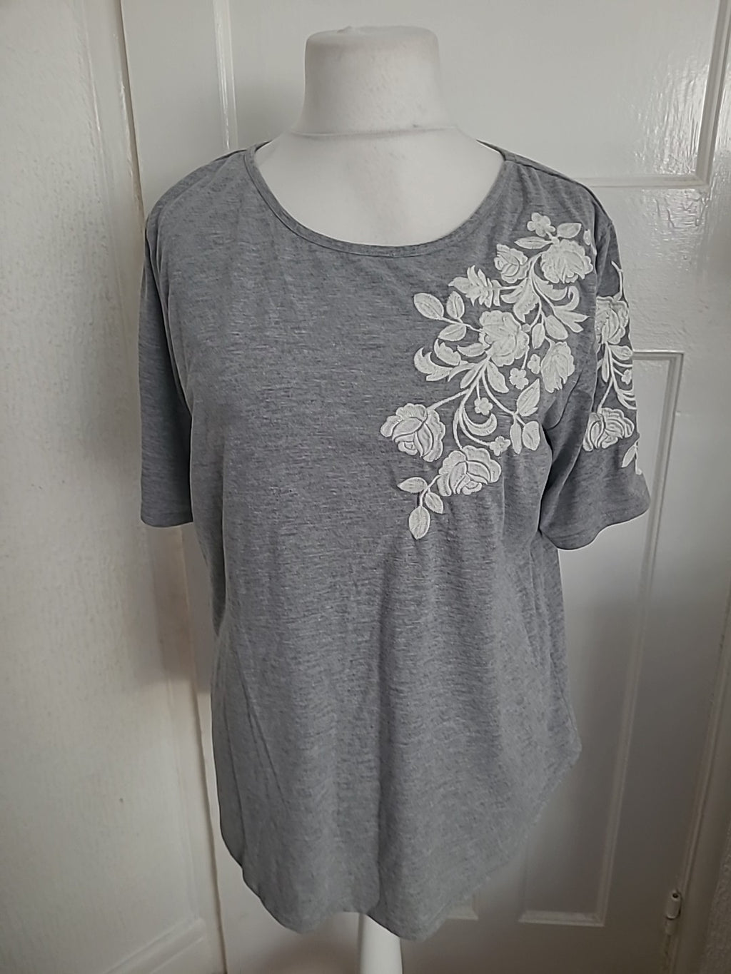 Ladies George Size 20 Grey With White Floral Short Sleeved Blouse