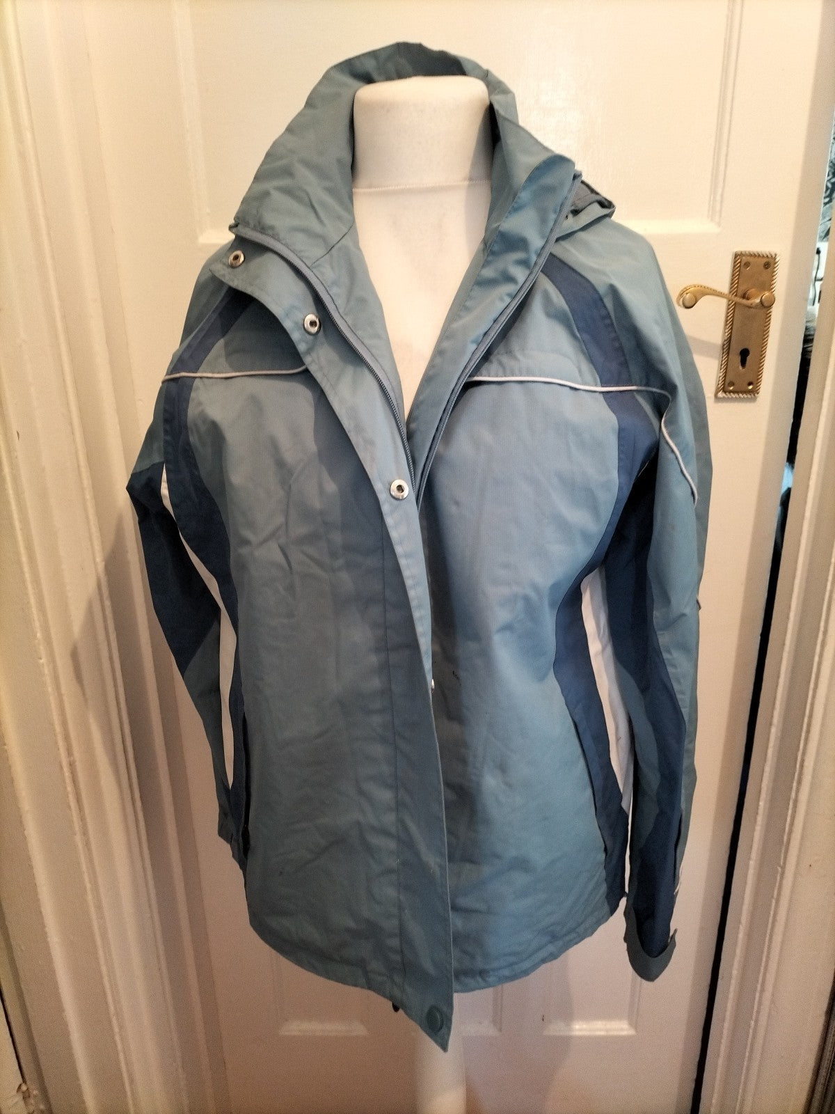 Mens Back Swing Size Large Blue Medh Lined Rain Coat