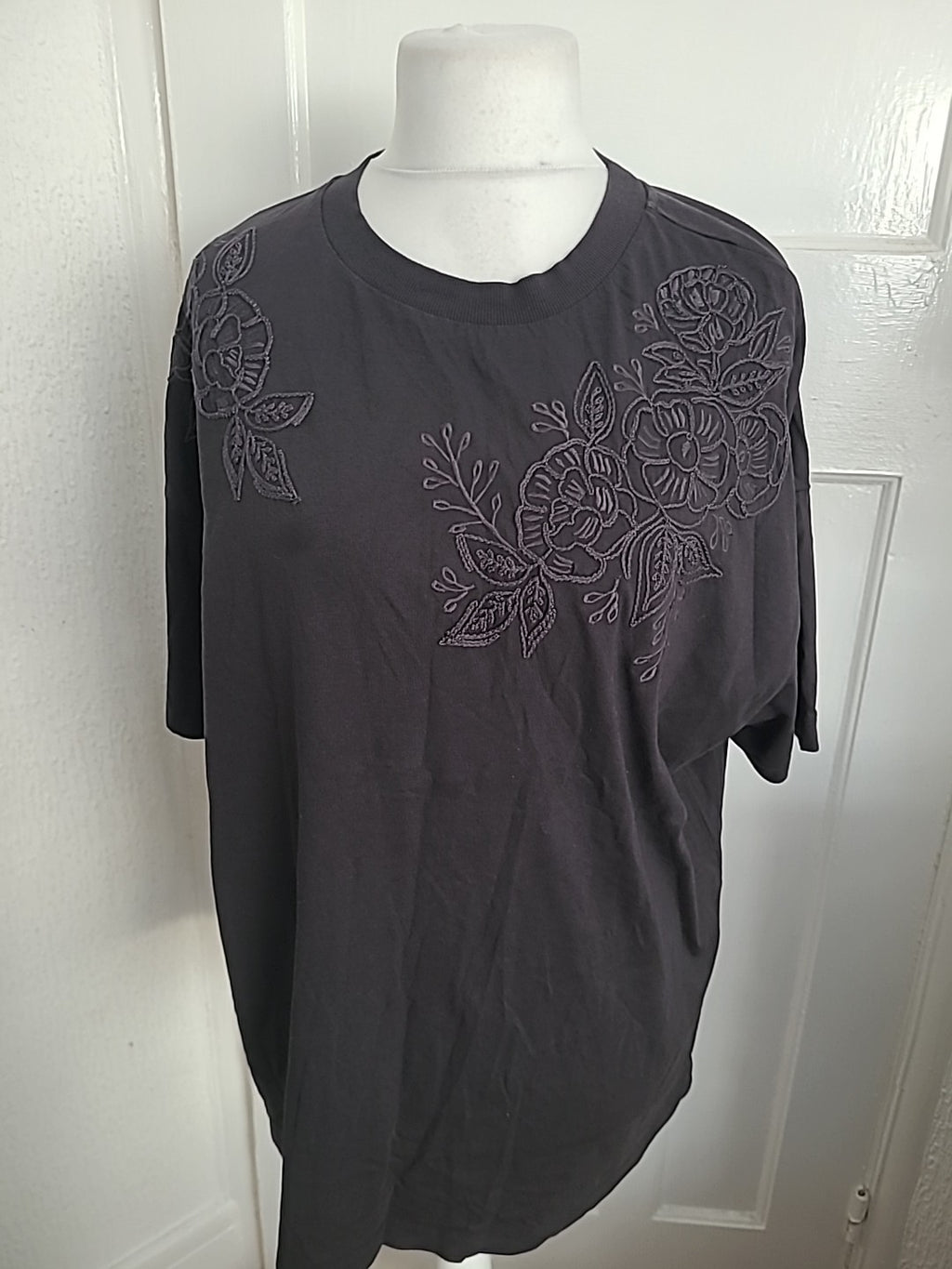 Ladies F&F Size Large Dark Grey Embroidery Short Sleeved Tshirt