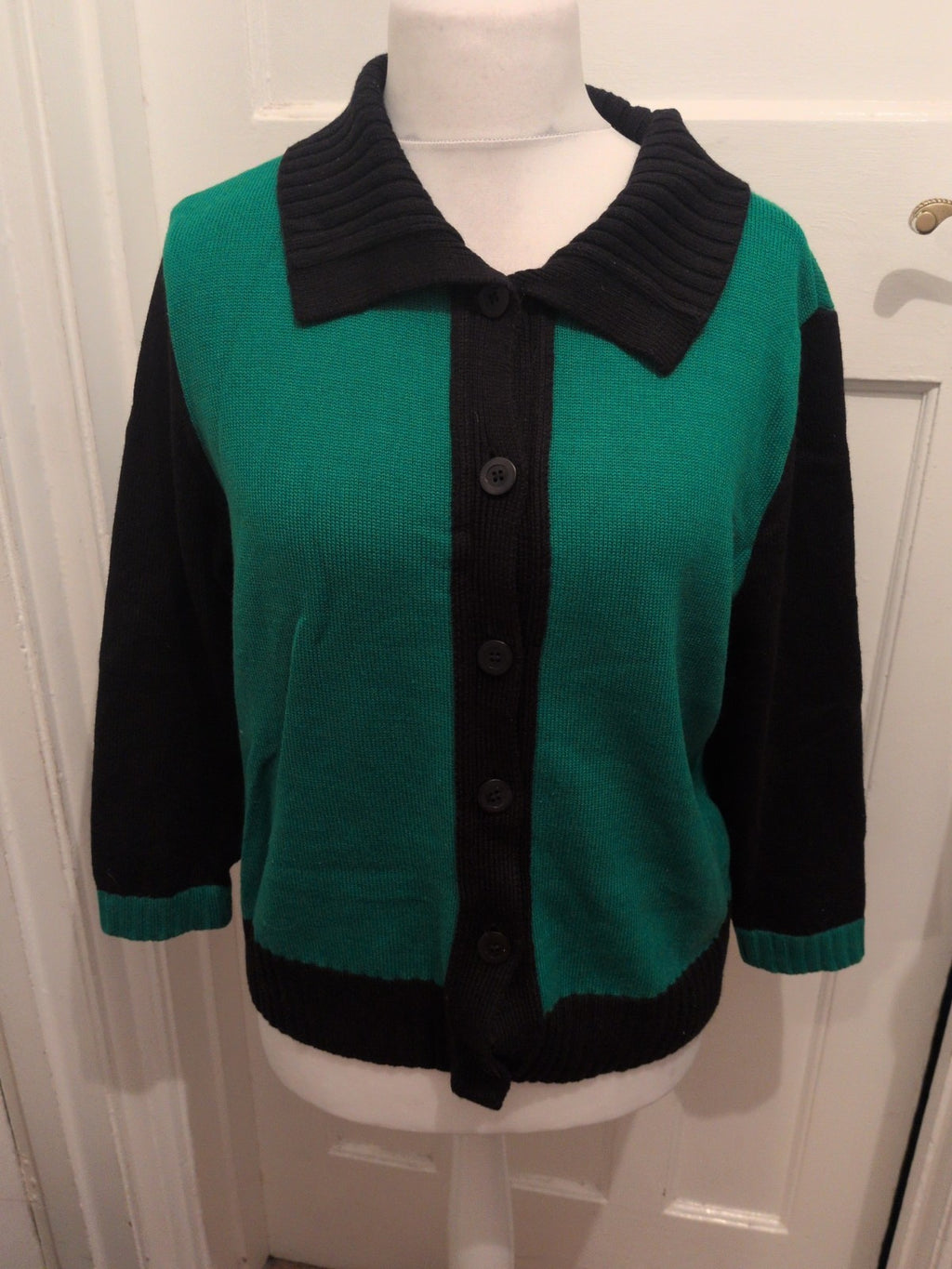 Lucia EU 40 Green And Black Buttoned Cardigan