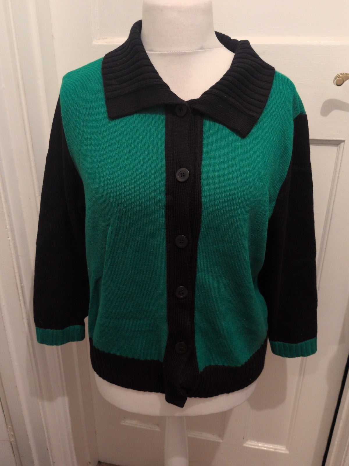 Lucia EU 40 Green And Black Buttoned Cardigan
