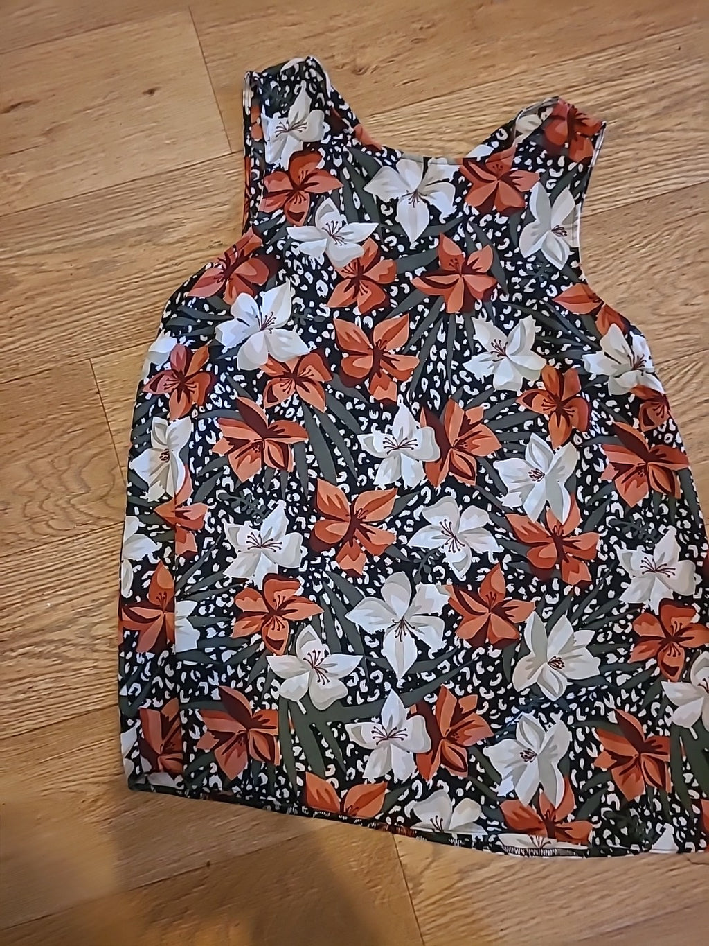 Ladies Size Medium Pink/Black And Cream Floral Sleeveless Blouse