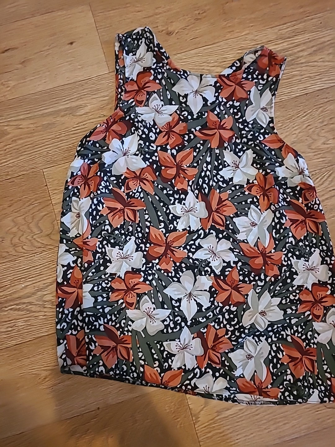 Ladies Size Medium Pink/Black And Cream Floral Sleeveless Blouse