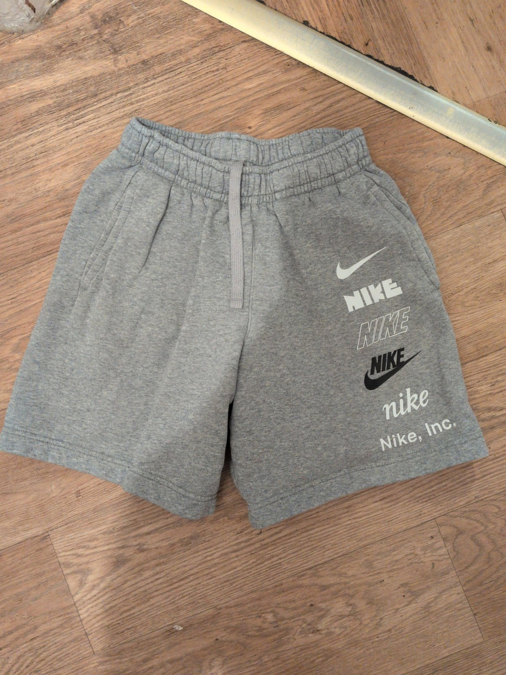 Boys Nike Youth Large Grey Sweat Shorts