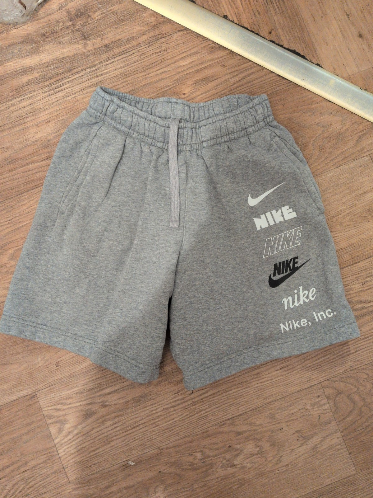 Boys Nike Youth Large Grey Sweat Shorts