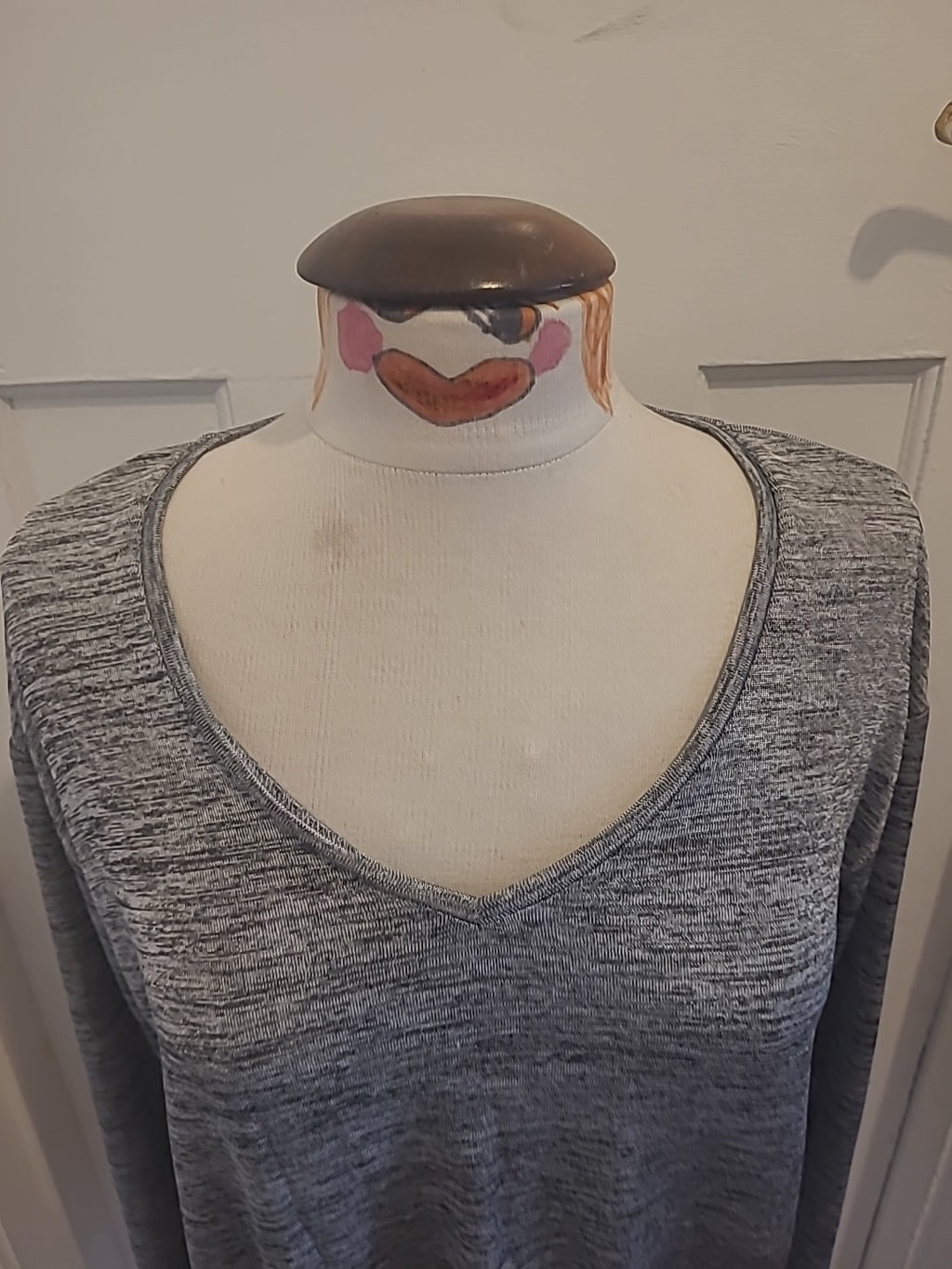 Ladies Witchery Size Small Grey Fleck Long Sleeved V Neck Tshirt