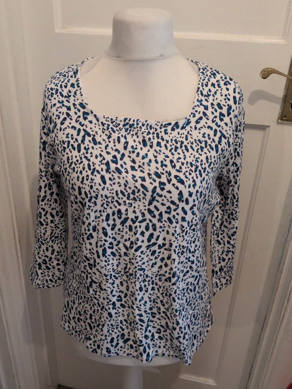 Ladies Bonmarche Size 16 Blue And White Leopard Printed Long Sleeve Blouse