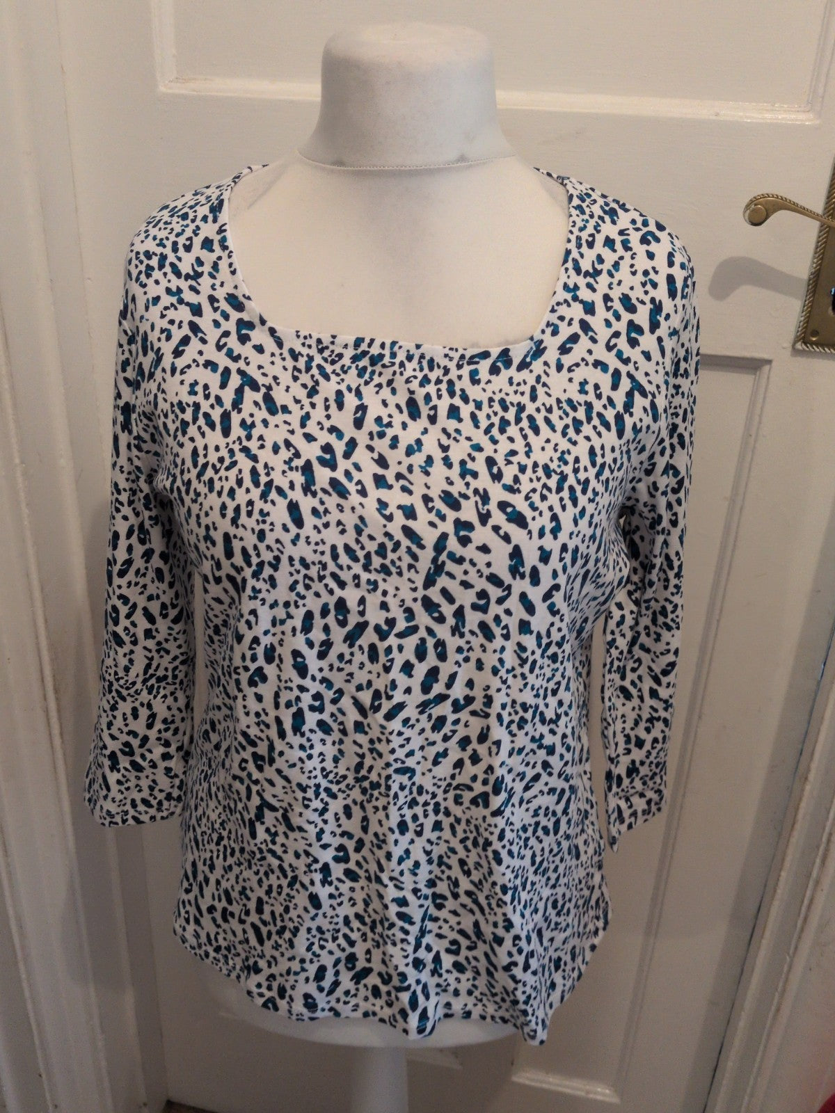 Ladies Bonmarche Size 16 Blue And White Leopard Printed Long Sleeve Blouse