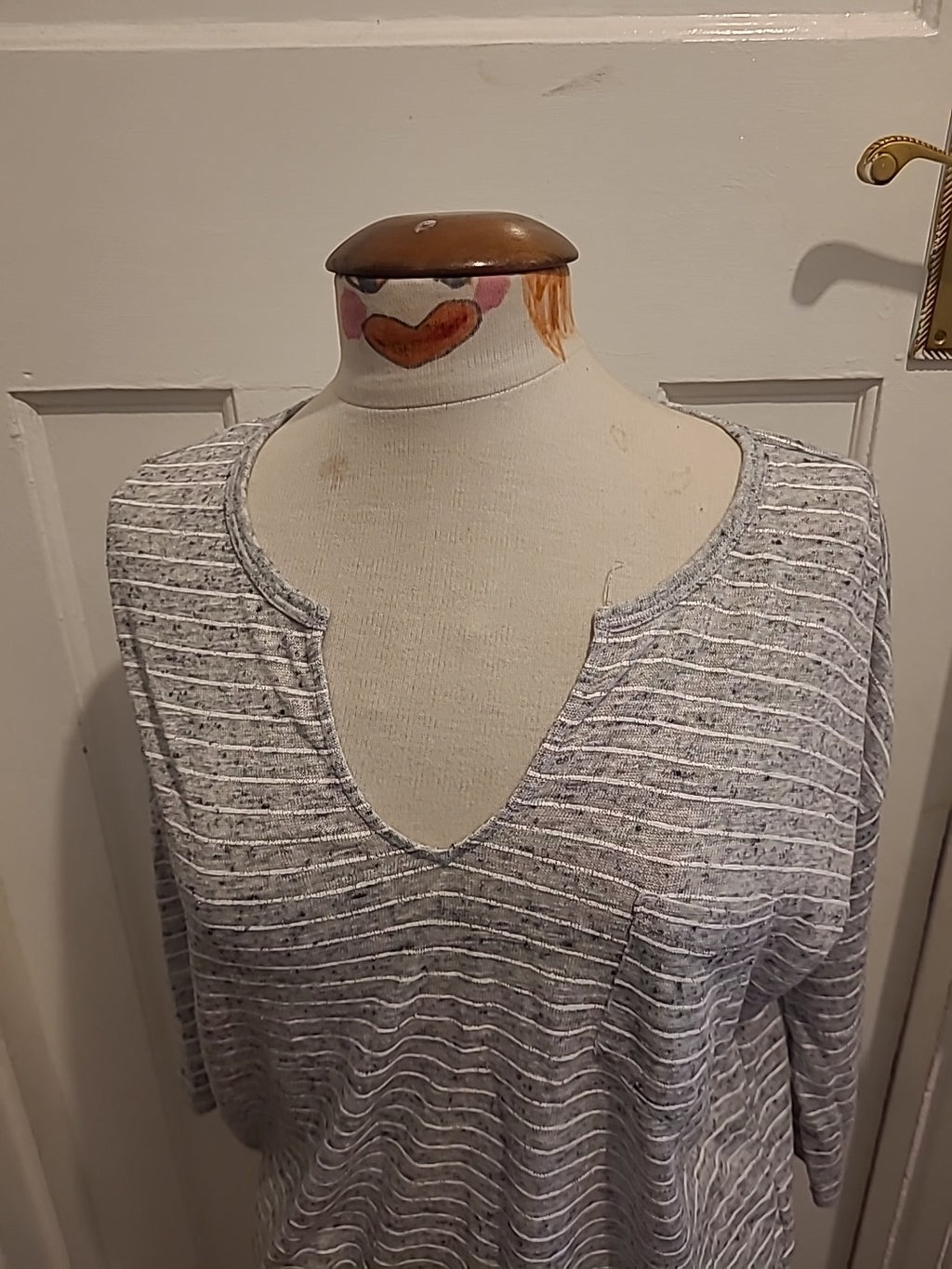 Ladies H&M Grey And White Size Large Short Length Blouse