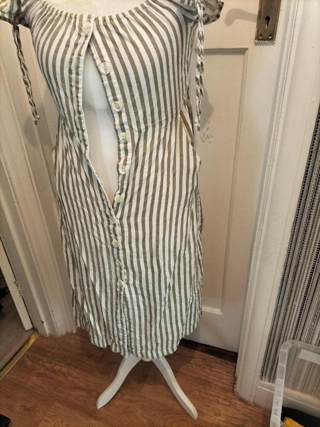 Ladies Miss Selfridge Size 10 Green And White Striped Buttoned Dress Sleeveless
