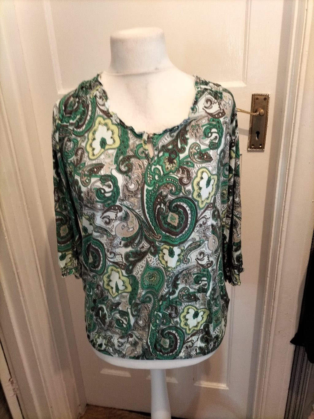 Ladies Michele Boyard Size Large Green And White Long Sleeved Blouse
