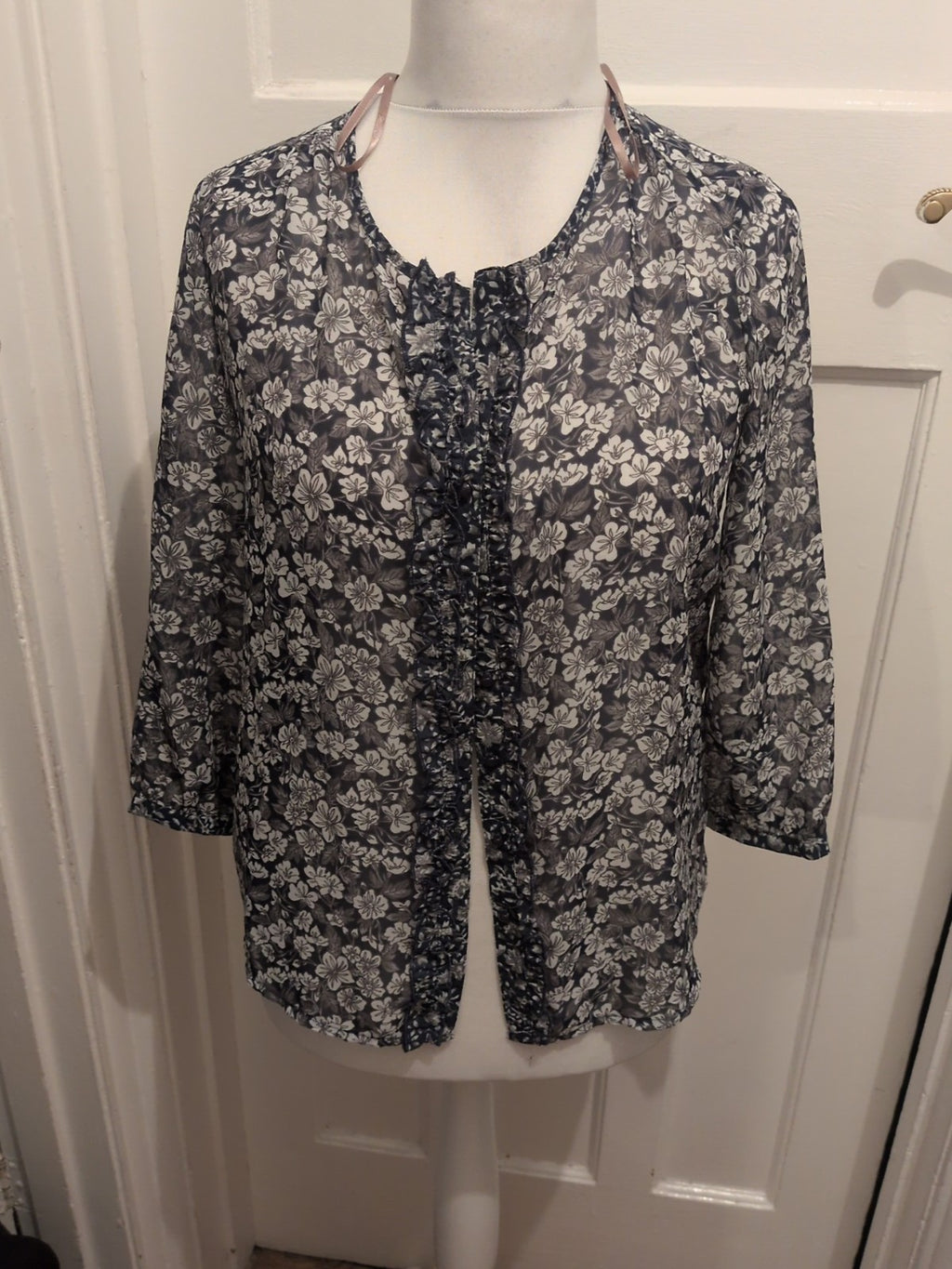 Brand New Soon 10 Navy Blue And White Floral Half Sleeve Blouse