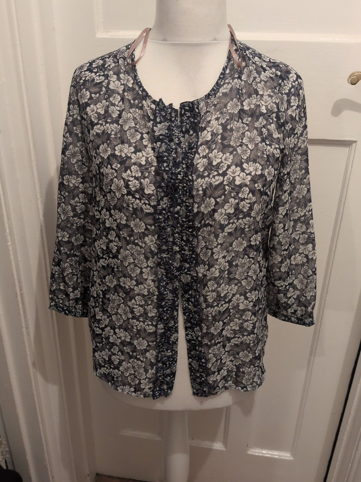 Brand New Soon 10 Navy Blue And White Floral Half Sleeve Blouse