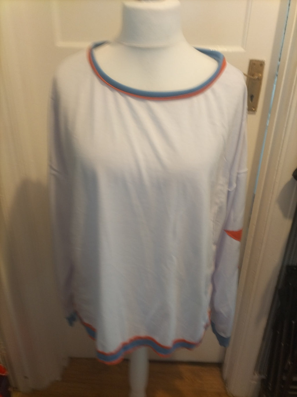Ladies Size 2XL White Star Long Sleeved Tshirt