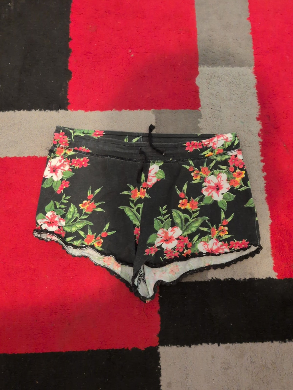 Ladies Peacocks Size 10 Floral Hot Pants