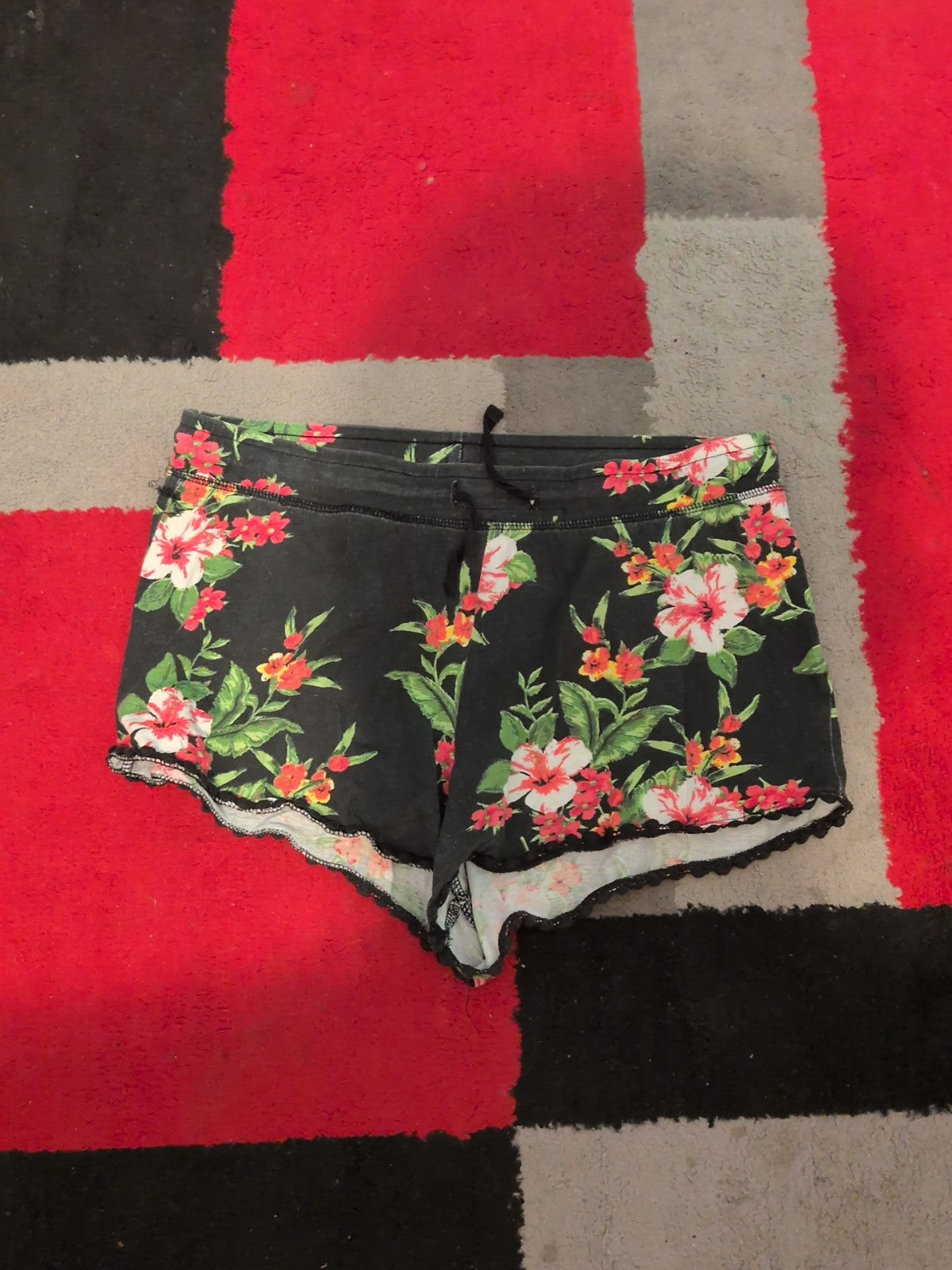Ladies Peacocks Size 10 Floral Hot Pants