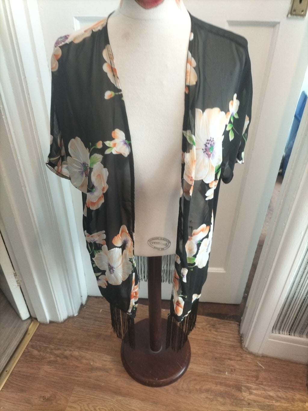 Ladies Beth Jordan Medium Black Floral Short Sleeved Blouse