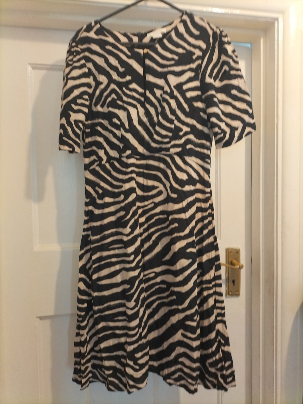 Ladies H+M Size 6 Beige/Black Short Sleeved Dress