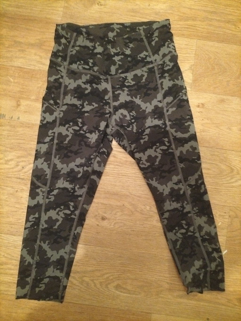 Ladies Crz Yoga Size 10 Camoflage Pattern Legging