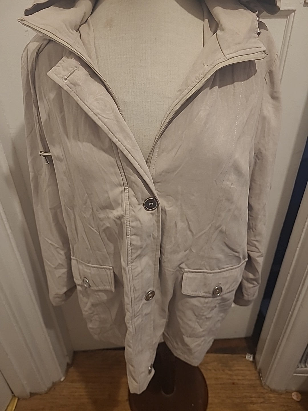 Ladies Finesse Size 18 Light Beige Lined Zipped Coat