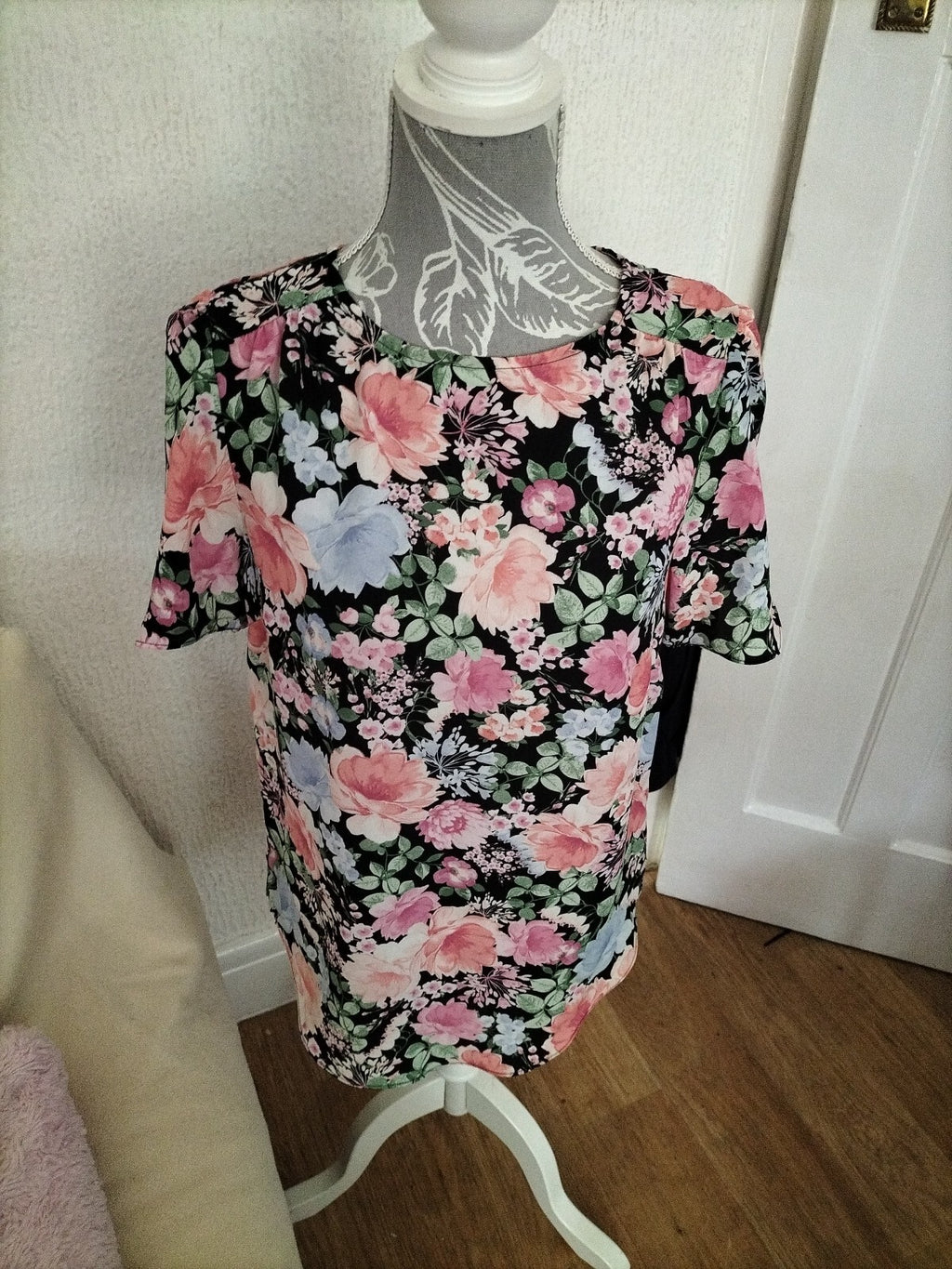 Ladies M&Co Size 8 Black Short Sleeve Blouse