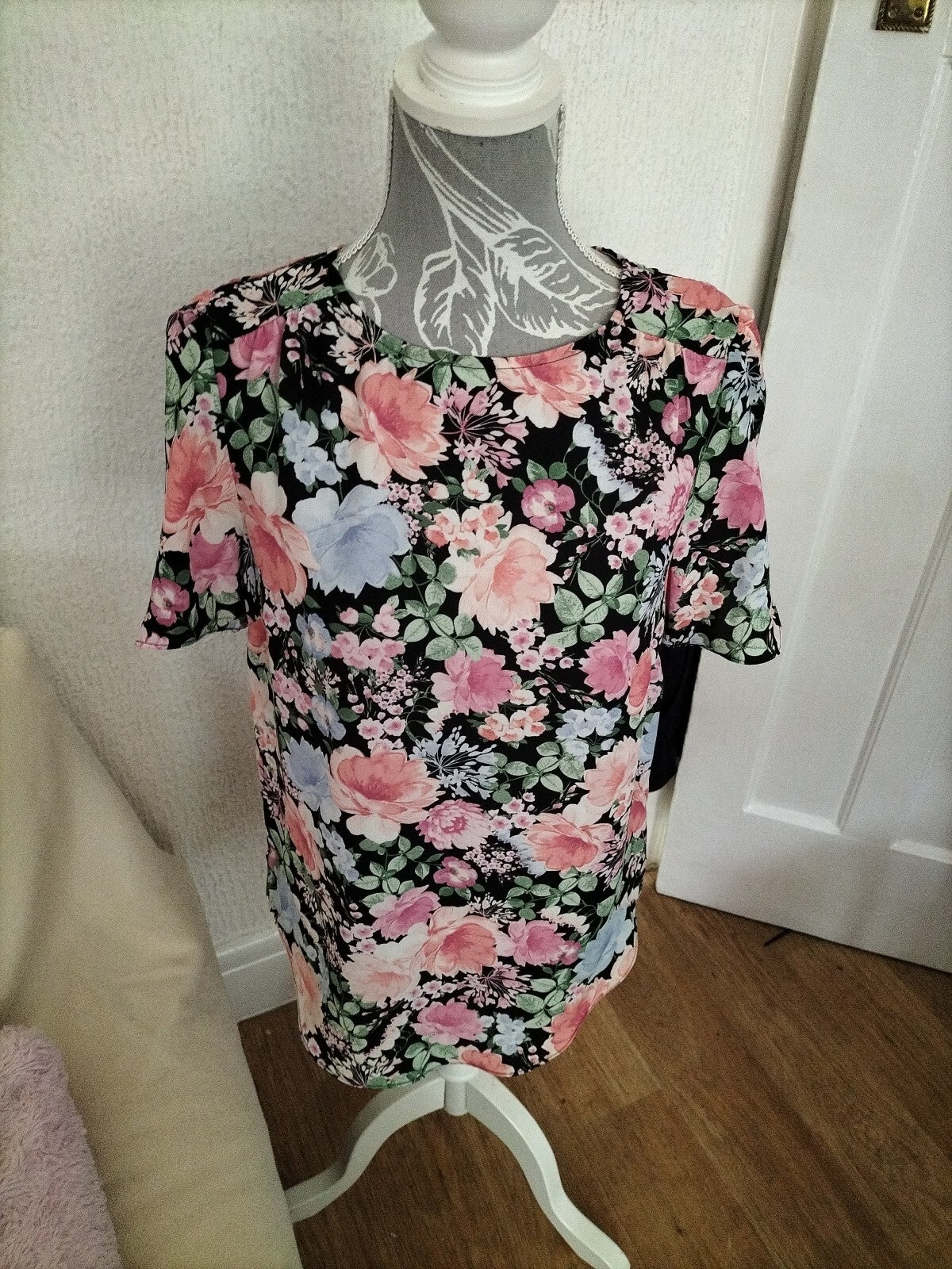 Ladies M&Co Size 8 Black Short Sleeve Blouse
