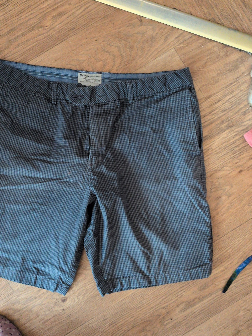 Tu 36" Grey And Black Check Shorts Chino