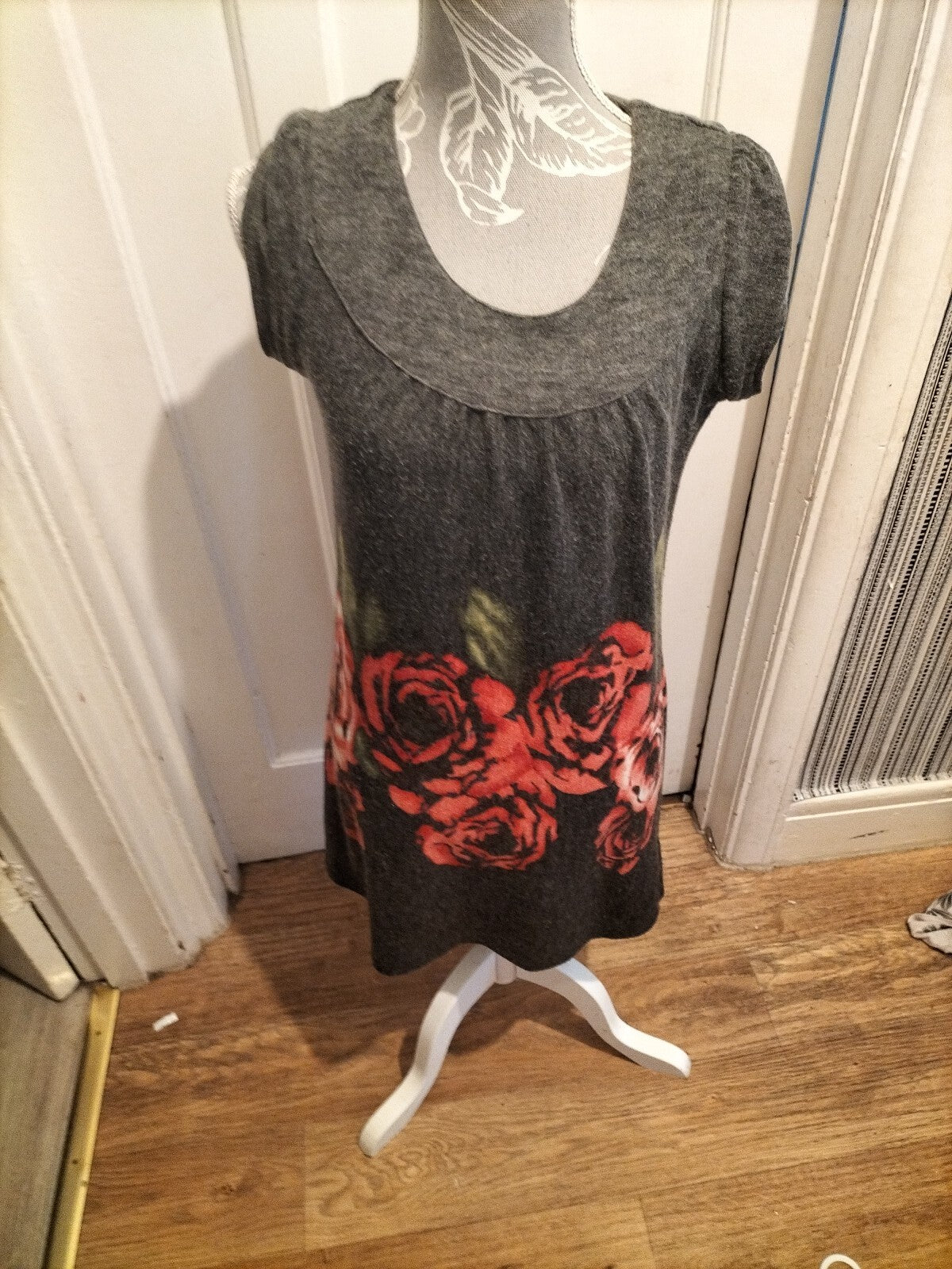 Ladies New Look Size 10 Grey Floral Short Sleeved Dress