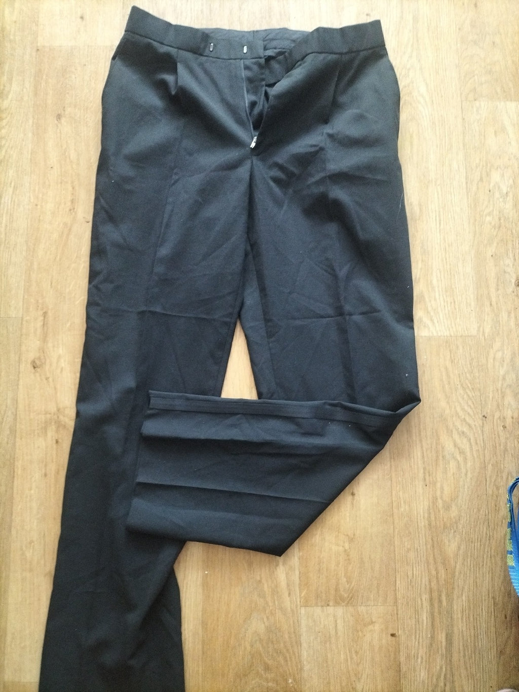 Mens Sovereign Size 32R Black Trousers