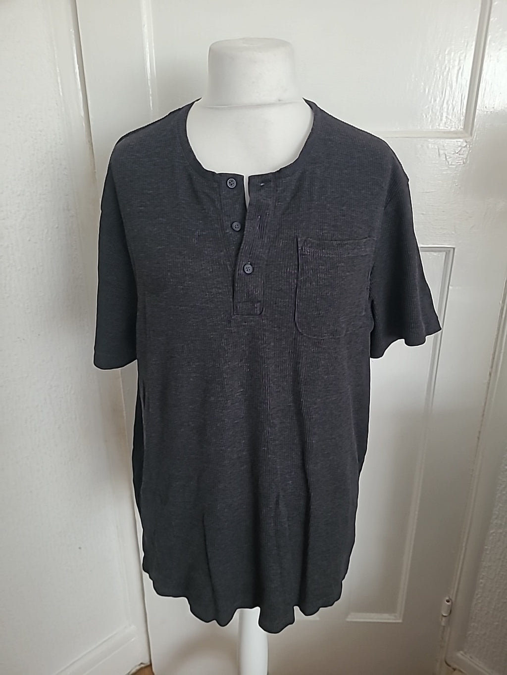 Mens Tu Size 2XL Grey Short Sleeved Shirt V Neck Uncollared