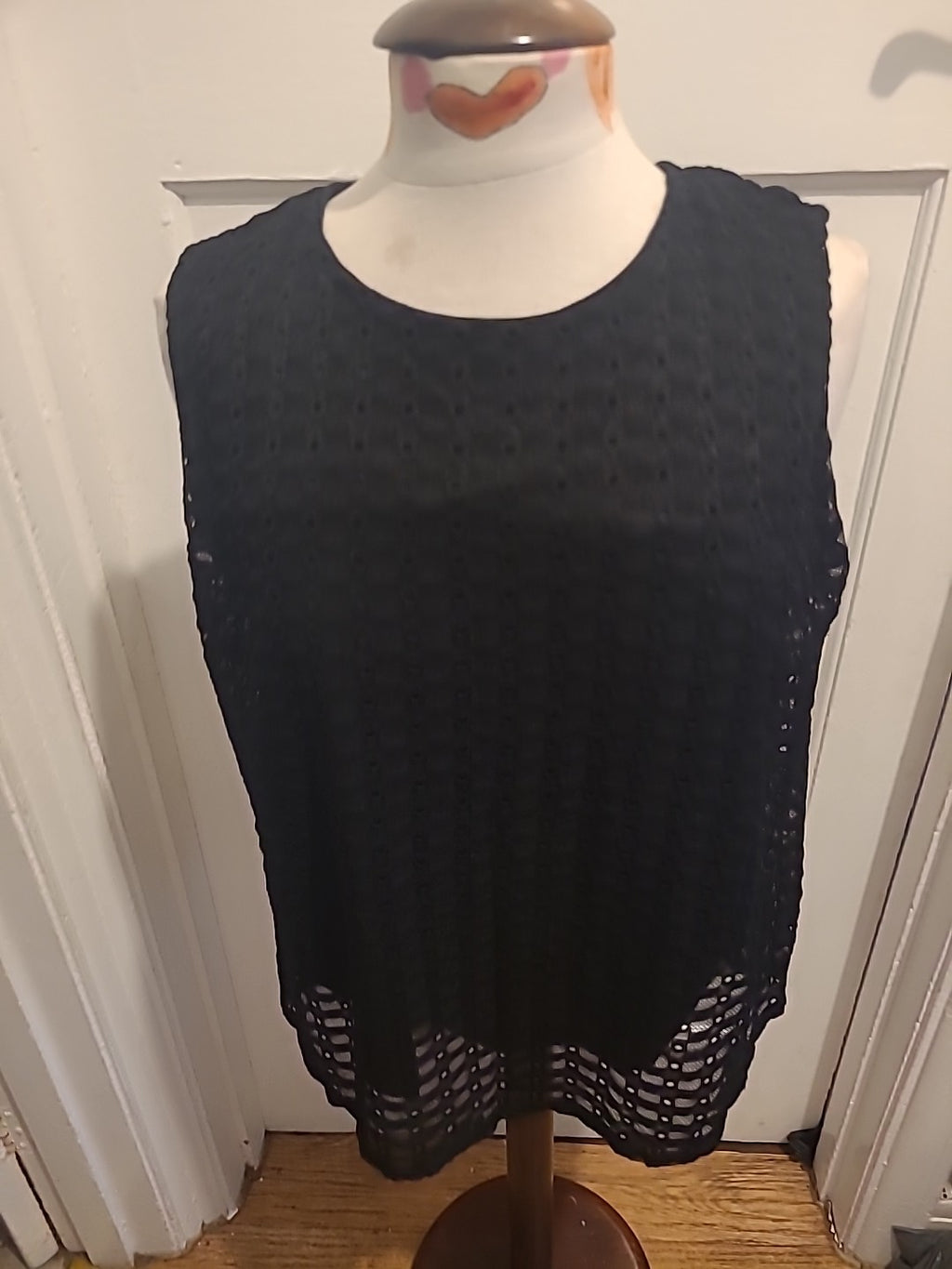 Ladies Papaya Size 16 Black Lined Sleeveless Blouse