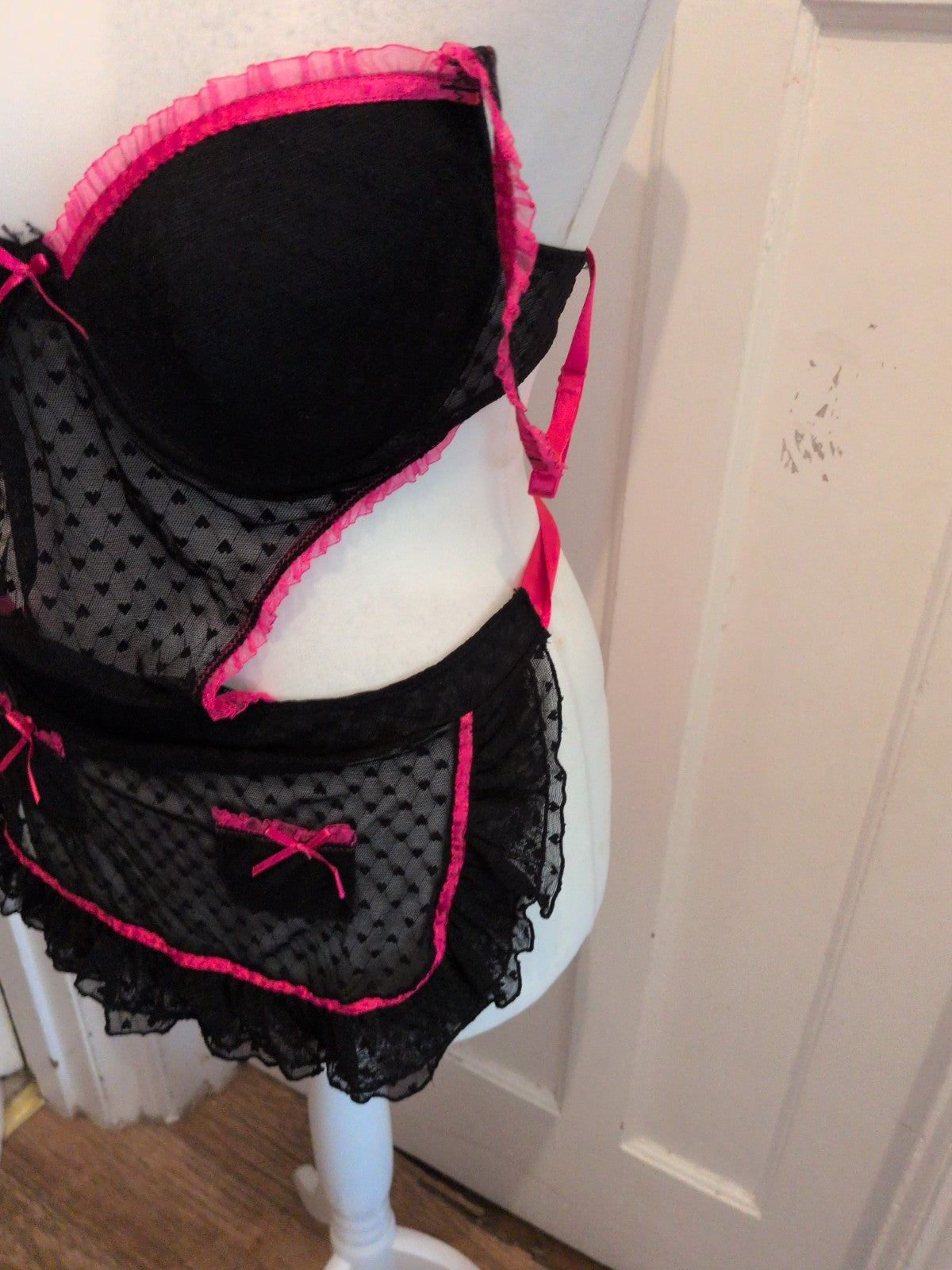 Closers 14-16 Pink Black Lacey Bra Padded And Wired