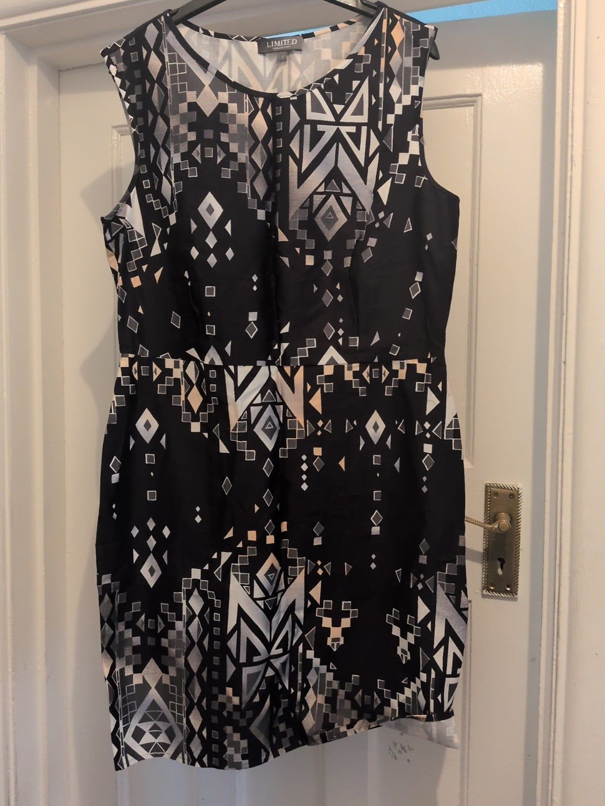 Limited Collection 14 Black White Grey Pattern Sleeveless Dress