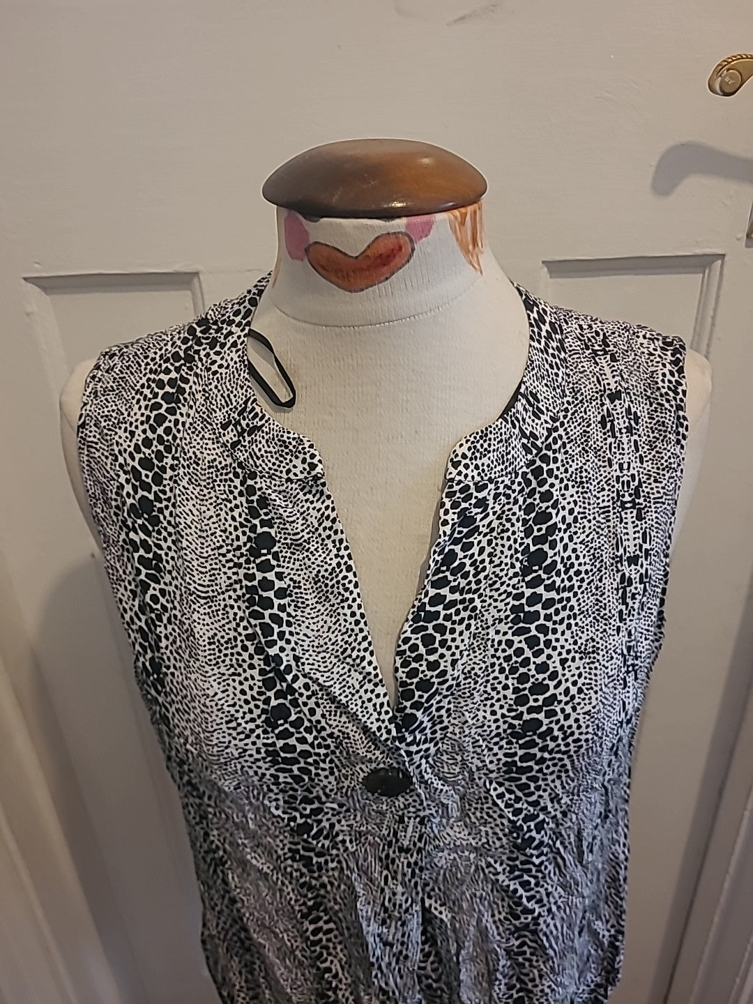 Ladies Papaya Size 12 Black White Animal Print Design Sleeveless Tshirt