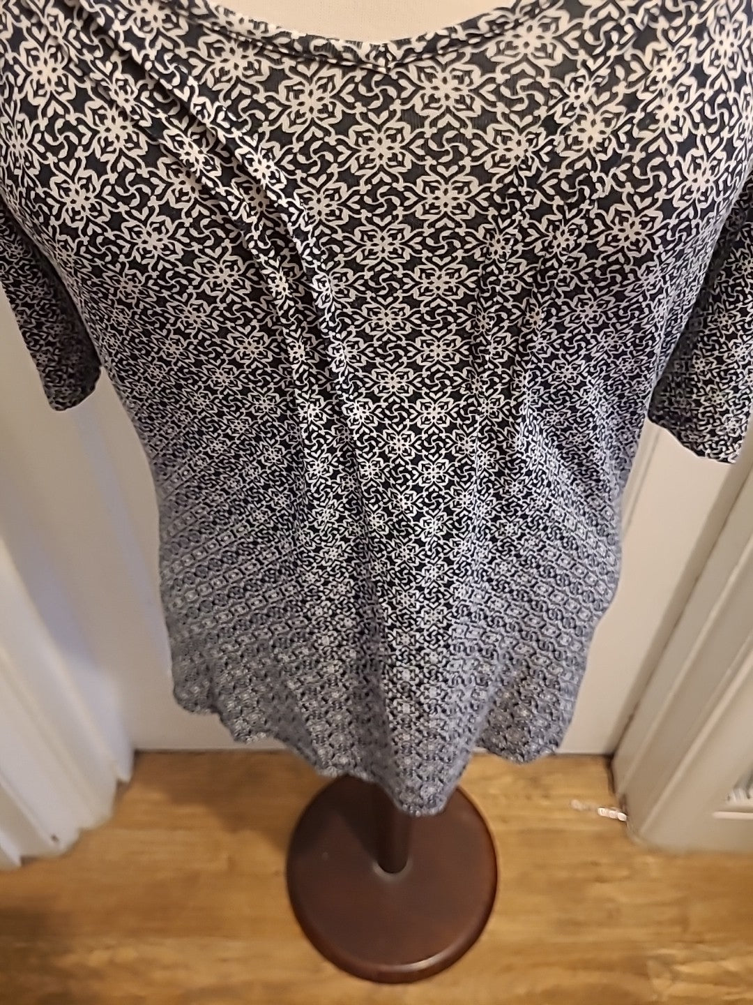 Ladies Marks And Spencer Size 10 Black White Aztec Short Sleeved Tshirt