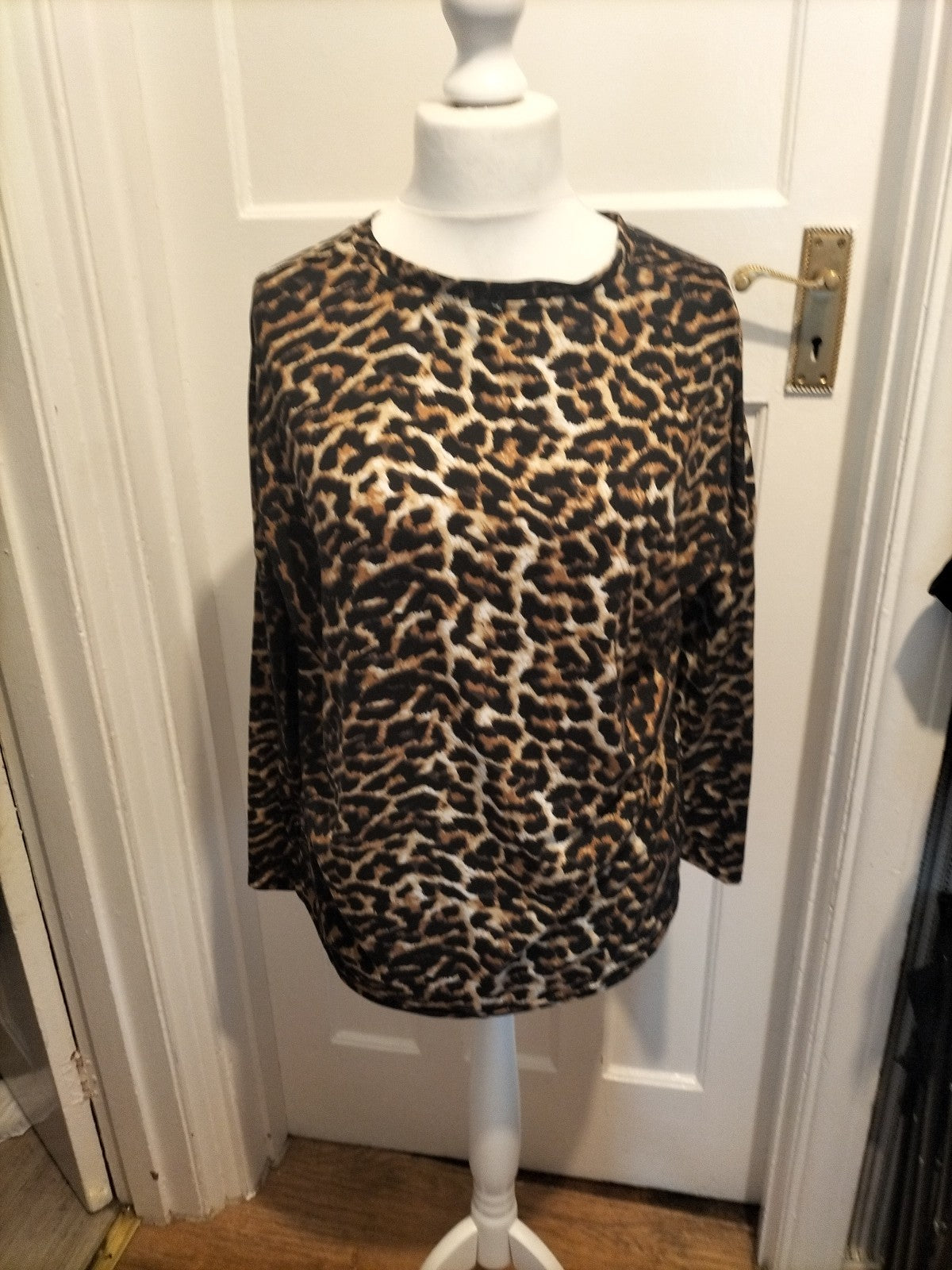 Ladies Peacocks Size 14-16 Leopard Print Long Sleeved Blouse