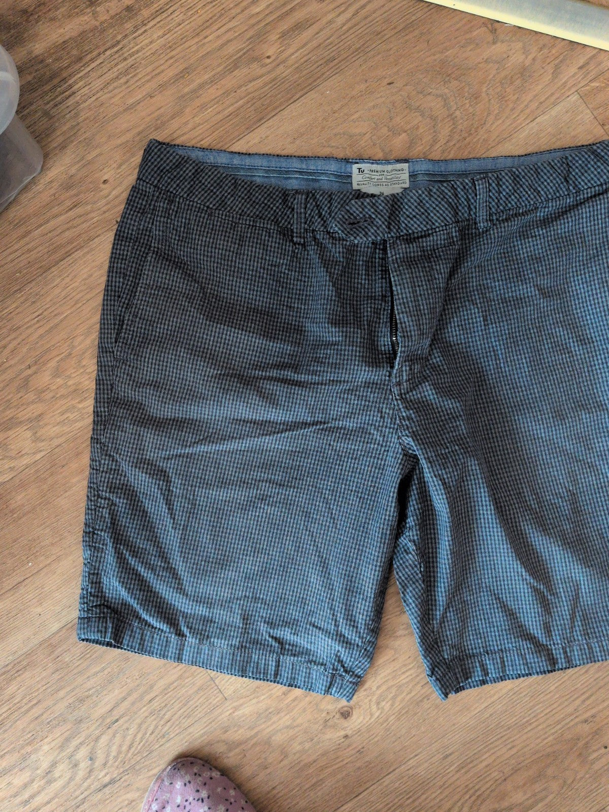 Tu 36" Grey And Black Check Shorts Chino