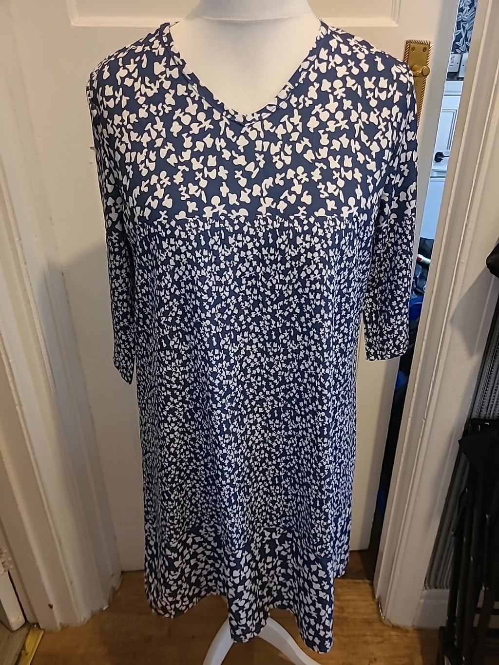 Ladies Size XL Navy Blue And White Short Sleeved V Neck Dress
