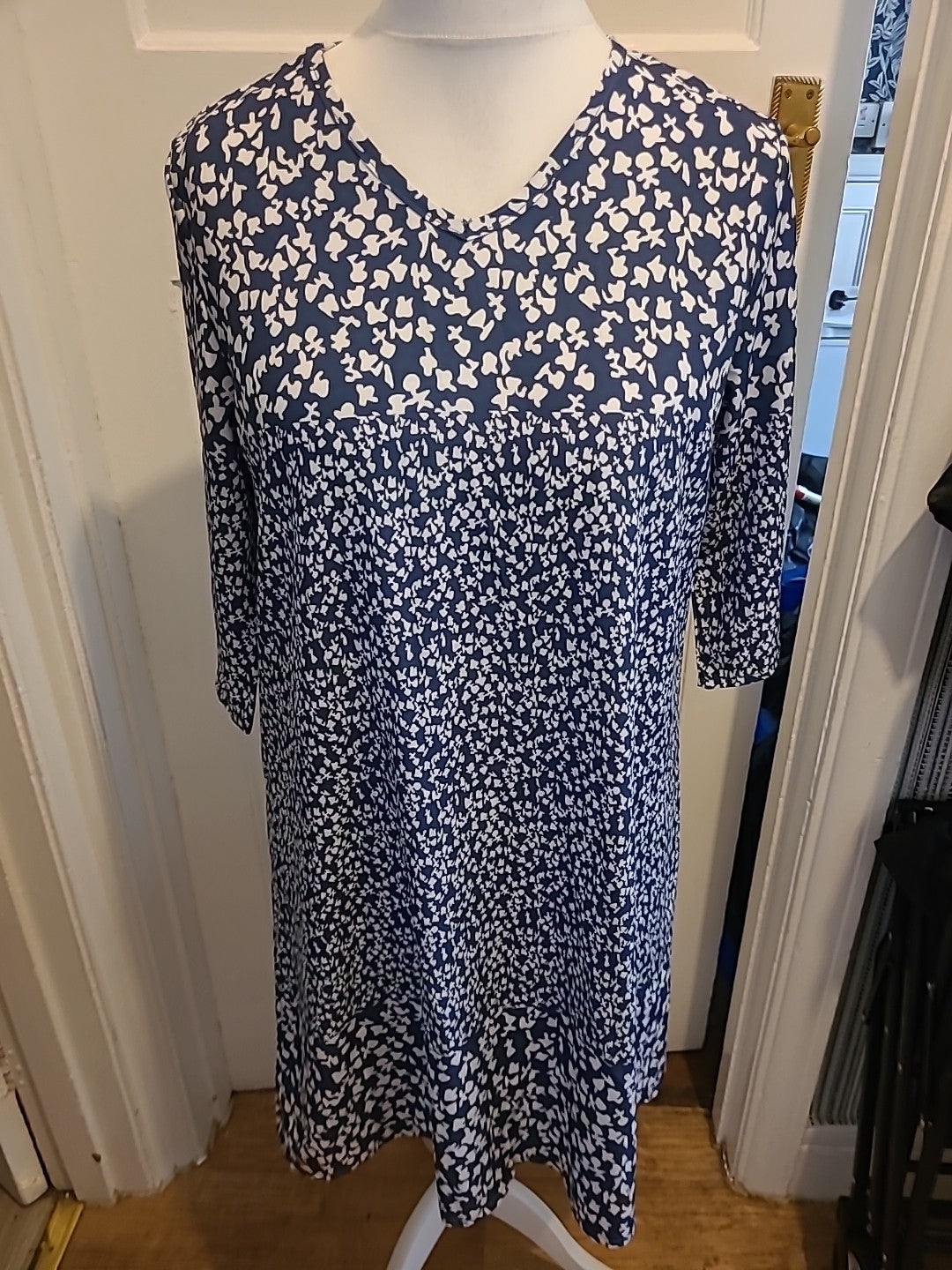 Ladies Size XL Navy Blue And White Short Sleeved V Neck Dress