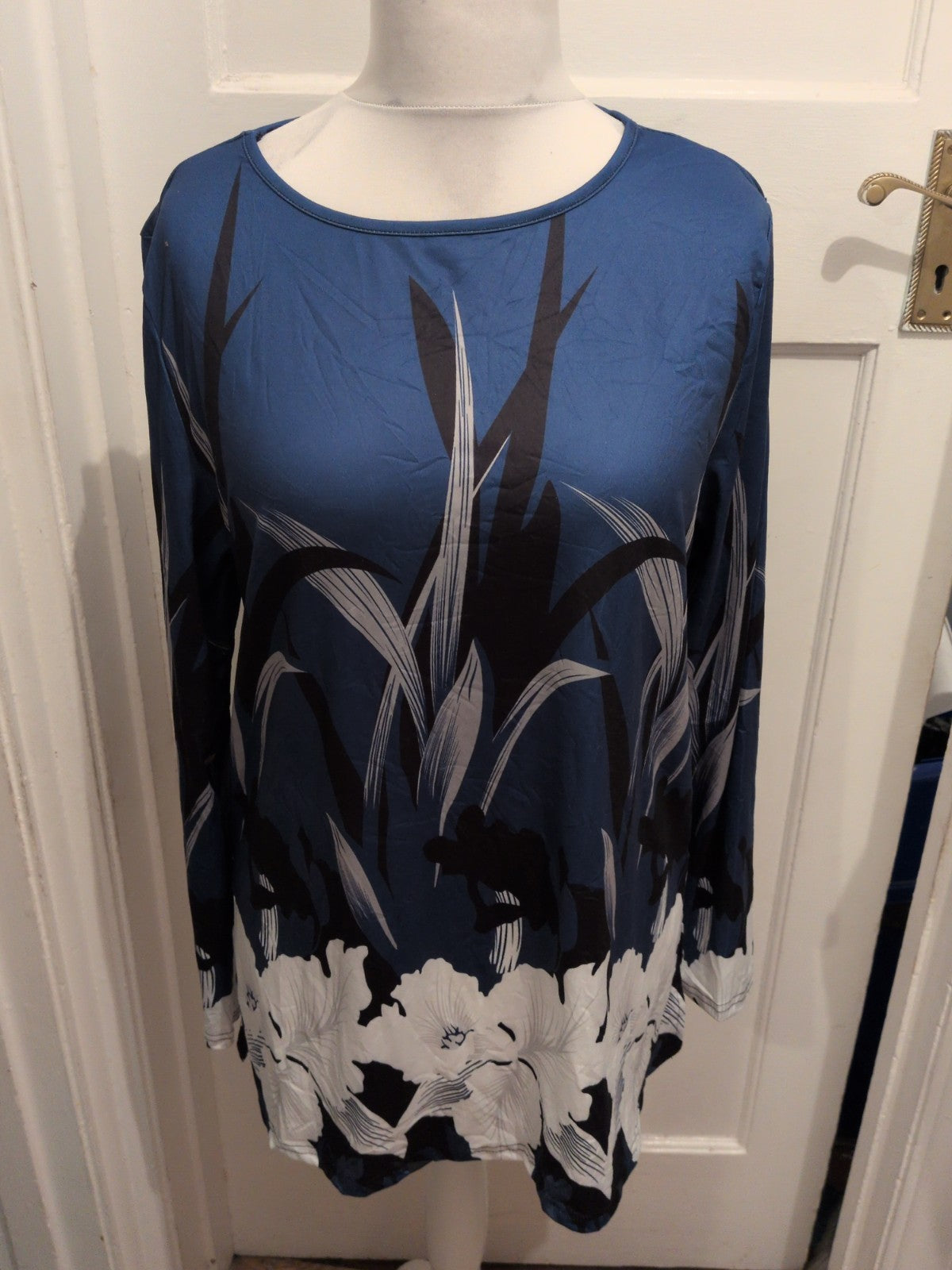 Large Blue Black White Long Sleeve Blouse