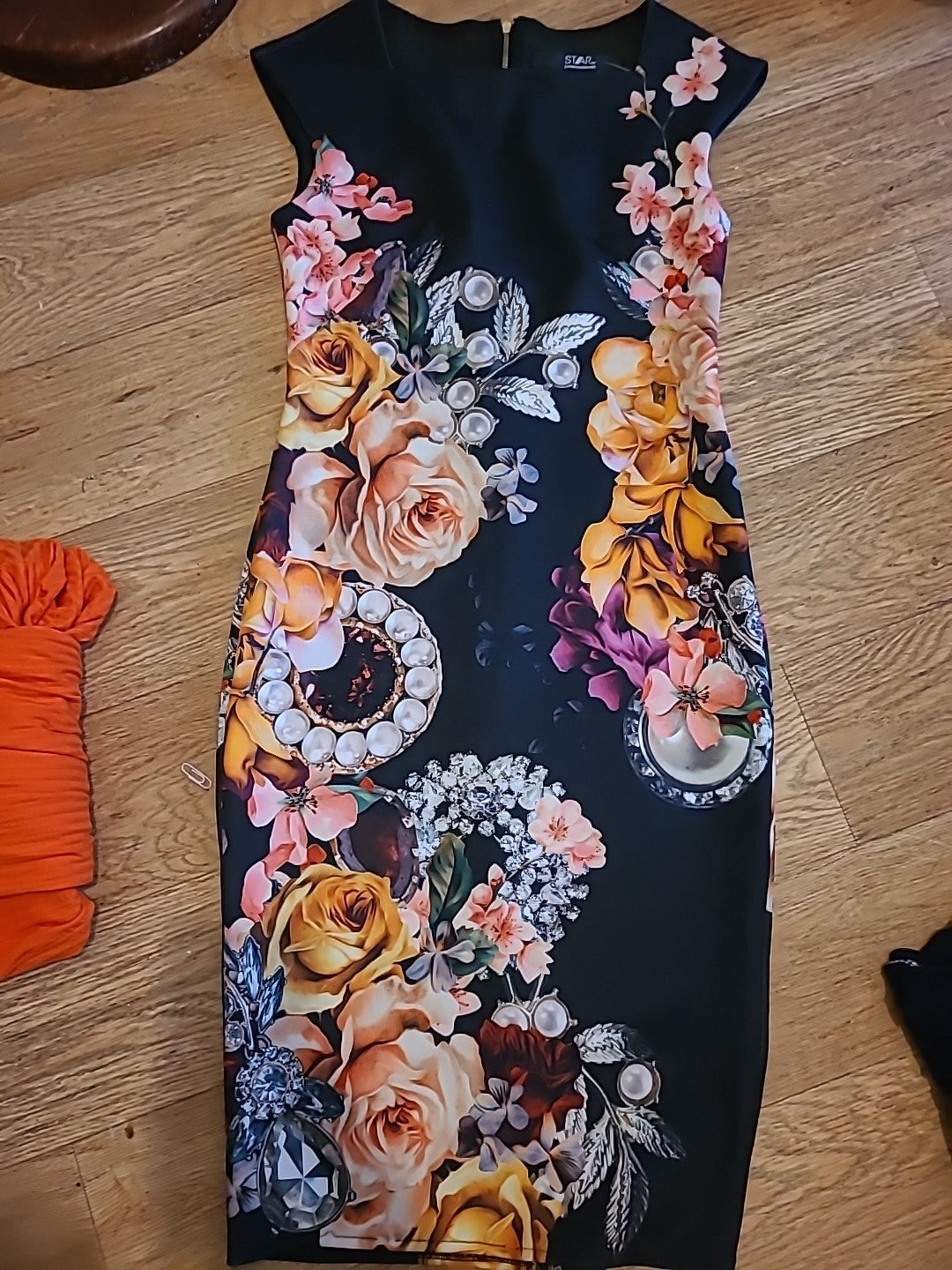Ladies Star By Julien Mcdonald Size 8 Black Floral Pencil Dress