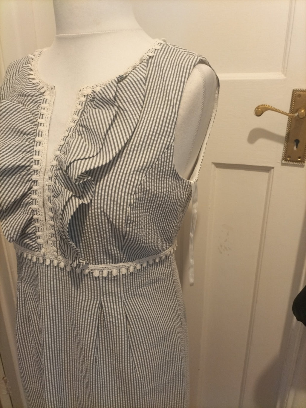 Ladies Nine West Size 10 Striped V Neck Midi Dress