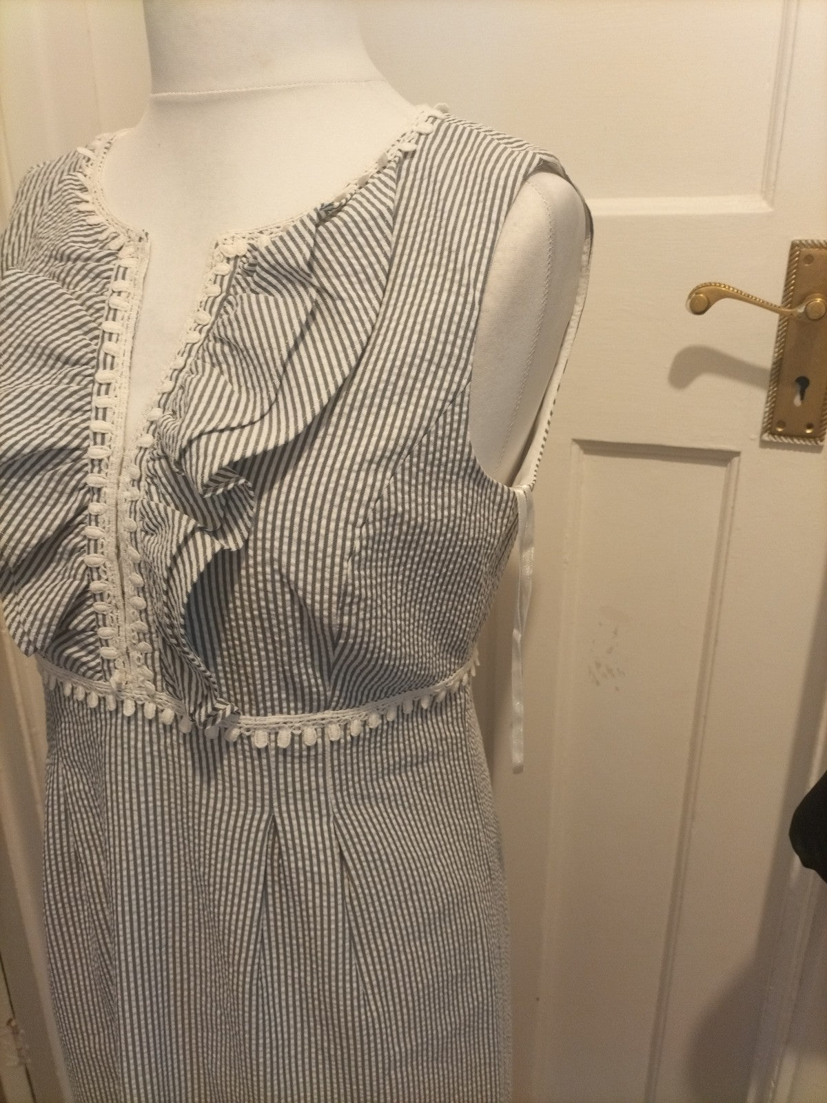 Ladies Nine West Size 10 Striped V Neck Midi Dress